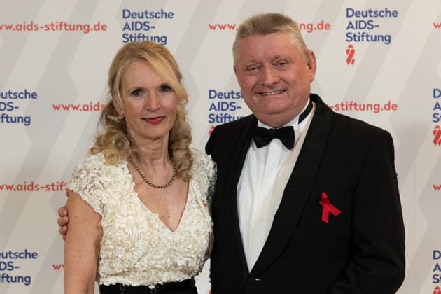 07.03.2026. Düsseldorf. 16. Festliche Operngala zu Gunsten der Deutsche AIDS-Stiftung in der Deutschen Oper am Rhein. Hier (l-r): Heidi Oldenkott-Gröhe mit Ehemann Hermann Gröhe, Bundesminister der Gesundheit a.D., Präsident des Deutschen Roten Kreuzes Düsseldorf Deutsche Oper am Rhein Nordrhein-Westfalen Deutschland