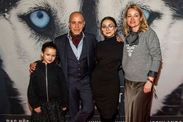 abb Matilda, Erdogan Atalay, Amira Pollmann und Katja Ohneck Familie zu Gast beim Gala Dinner Preisverleihung bei 10.Jahre Baltic Lights Night 2026 Promi Charity Schlittenhunderennen zu Gunsten der Welthungerhilfe an der Ostsee zwischen der Seebruecke Ahlbeck und der Seebruecke Heringsdorf, Samstag 07.03.2026 in Heringsdorf MV Deutschland