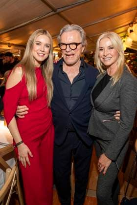 abb Nina Ensmann, Wolfgang Lippert und Gesine Lipper beim Gala Dinner Preisverleihung bei 10.Jahre Baltic Lights Night 2026 Promi Charity Schlittenhunderennen zu Gunsten der Welthungerhilfe an der Ostsee zwischen der Seebruecke Ahlbeck und der Seebruecke Heringsdorf, Samstag 07.03.2026 in Heringsdorf MV Deutschland