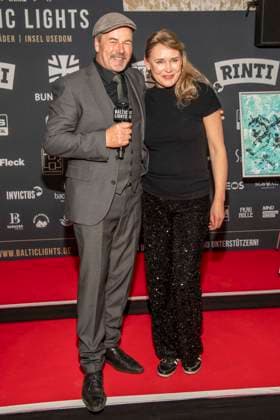 abb Till Demtroeder und Stefanie Millat zu Gast beim Gala Dinner Preisverleihung bei 10.Jahre Baltic Lights Night 2026 Promi Charity Schlittenhunderennen zu Gunsten der Welthungerhilfe an der Ostsee zwischen der Seebruecke Ahlbeck und der Seebruecke Heringsdorf, Samstag 07.03.2026 in Heringsdorf MV Deutschland