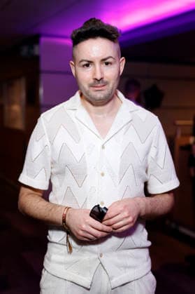 Sänger Menderes Bagci bei der Party zu 20 Jahre Lorenz Büffel*. Der Ballermann-Star Büffel feiert sein 20-jähriges Bühnen-Jubiläum mit einer Party auf dem Rhein. Köln, 07.03.2026 NRW Deutschland Copyright: xChristophxHardtx