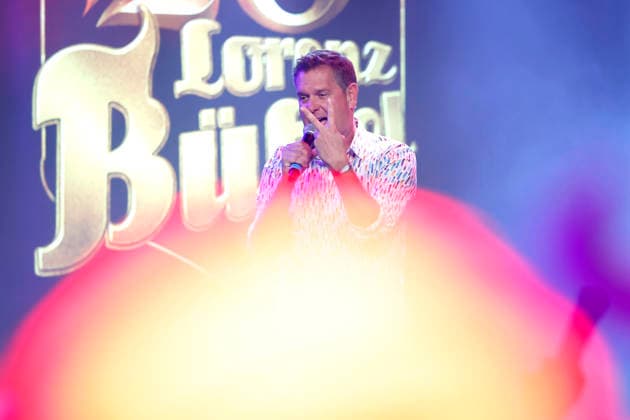 Partyschlagersänger Peter Wackel bei der Party zu 20 Jahre Lorenz Büffel*. Der Ballermann-Star Büffel feiert sein 20-jähriges Bühnen-Jubiläum mit einer Party auf dem Rhein. Köln, 07.03.2026 NRW Deutschland Copyright: xChristophxHardtx