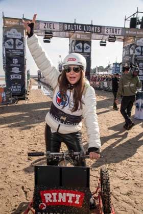 abb Simone Thomalla Teilnehmerin am Strand bei 10.Jahre Baltic Lights 2026 Promi Charity Schlittenhunderennen zu Gunsten der Welthungerhilfe an der Ostsee zwischen der Seebruecke Ahlbeck und der Seebruecke Heringsdorf ,Samstag 07.03.2026 in Heringsdorf MV Deutschland