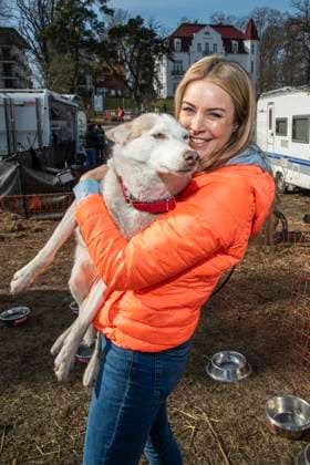 abb Nina Ensmann Teilnehmerin mit Hund am Strand bei 10.Jahre Baltic Lights 2026 Promi Charity Schlittenhunderennen zu Gunsten der Welthungerhilfe an der Ostsee zwischen der Seebruecke Ahlbeck und der Seebruecke Heringsdorf ,Samstag 07.03.2026 in Heringsdorf MV Deutschland