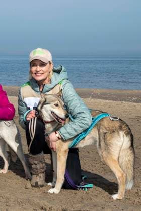 abb Sanna Englund Teilnehmerin mit Hund am Strand bei 10.Jahre Baltic Lights 2026 Promi Charity Schlittenhunderennen zu Gunsten der Welthungerhilfe an der Ostsee zwischen der Seebruecke Ahlbeck und der Seebruecke Heringsdorf ,Samstag 07.03.2026 in Heringsdorf MV Deutschland