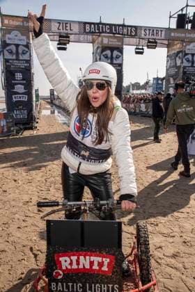 abb Simone Thomalla Teilnehmerin am Strand bei 10.Jahre Baltic Lights 2026 Promi Charity Schlittenhunderennen zu Gunsten der Welthungerhilfe an der Ostsee zwischen der Seebruecke Ahlbeck und der Seebruecke Heringsdorf ,Samstag 07.03.2026 in Heringsdorf MV Deutschland