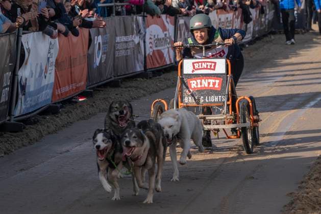 abb Seraphina Kalze Teilnehmerin Hunde am Strand bei 10.Jahre Baltic Lights 2026 Promi Charity Schlittenhunderennen zu Gunsten der Welthungerhilfe an der Ostsee zwischen der Seebruecke Ahlbeck und der Seebruecke Heringsdorf ,Samstag 07.03.2026 in Heringsdorf MV Deutschland