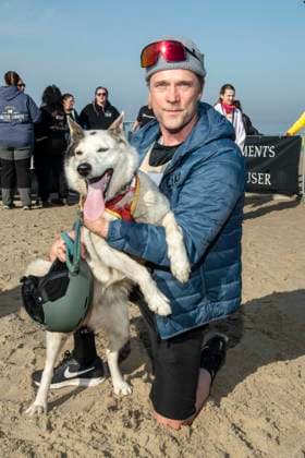 abb Matthias Schloo Teilnehmer mit Hund am Strand bei 10.Jahre Baltic Lights 2026 Promi Charity Schlittenhunderennen zu Gunsten der Welthungerhilfe an der Ostsee zwischen der Seebruecke Ahlbeck und der Seebruecke Heringsdorf ,Samstag 07.03.2026 in Heringsdorf MV Deutschland