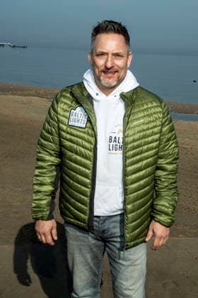 abb MLars Pape Teilnehmer am Strand bei 10.Jahre Baltic Lights 2026 Promi Charity Schlittenhunderennen zu Gunsten der Welthungerhilfe an der Ostsee zwischen der Seebruecke Ahlbeck und der Seebruecke Heringsdorf ,Samstag 07.03.2026 in Heringsdorf MV Deutschland