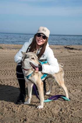 abb Simone Thomalla Teilnehmerin mit Hund am Strand bei 10.Jahre Baltic Lights 2026 Promi Charity Schlittenhunderennen zu Gunsten der Welthungerhilfe an der Ostsee zwischen der Seebruecke Ahlbeck und der Seebruecke Heringsdorf ,Samstag 07.03.2026 in Heringsdorf MV Deutschland