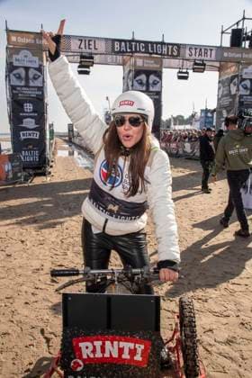 abb Simone Thomalla Teilnehmerin am Strand bei 10.Jahre Baltic Lights 2026 Promi Charity Schlittenhunderennen zu Gunsten der Welthungerhilfe an der Ostsee zwischen der Seebruecke Ahlbeck und der Seebruecke Heringsdorf ,Samstag 07.03.2026 in Heringsdorf MV Deutschland