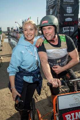 abb Gesine Lippert und Matthias Schloo Teilnehmer am Strand bei 10.Jahre Baltic Lights 2026 Promi Charity Schlittenhunderennen zu Gunsten der Welthungerhilfe an der Ostsee zwischen der Seebruecke Ahlbeck und der Seebruecke Heringsdorf ,Samstag 07.03.2026 in Heringsdorf MV Deutschland