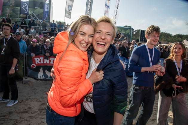 abb Nina Ensmann und Seraphina Kalze Teilnehmerinnen am Strand bei 10.Jahre Baltic Lights 2026 Promi Charity Schlittenhunderennen zu Gunsten der Welthungerhilfe an der Ostsee zwischen der Seebruecke Ahlbeck und der Seebruecke Heringsdorf ,Samstag 07.03.2026 in Heringsdorf MV Deutschland