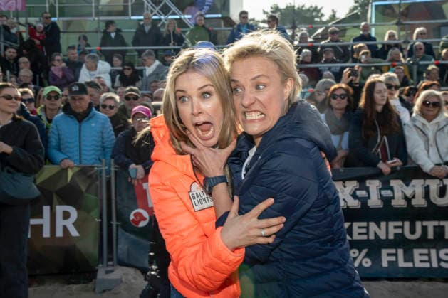 abb Nina Ensmann und Seraphina Kalze Teilnehmerinnen am Strand bei 10.Jahre Baltic Lights 2026 Promi Charity Schlittenhunderennen zu Gunsten der Welthungerhilfe an der Ostsee zwischen der Seebruecke Ahlbeck und der Seebruecke Heringsdorf ,Samstag 07.03.2026 in Heringsdorf MV Deutschland