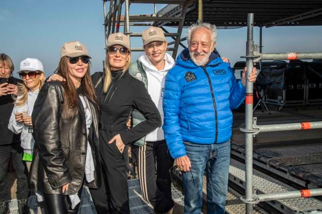 abb Simone Thomalla, Janine Kunze, Sanna Englund und Dieter Hallervorden Teilnehmer am Strand bei 10.Jahre Baltic Lights 2026 Promi Charity Schlittenhunderennen zu Gunsten der Welthungerhilfe an der Ostsee zwischen der Seebruecke Ahlbeck und der Seebruecke Heringsdorf ,Samstag 07.03.2026 in Heringsdorf MV Deutschland