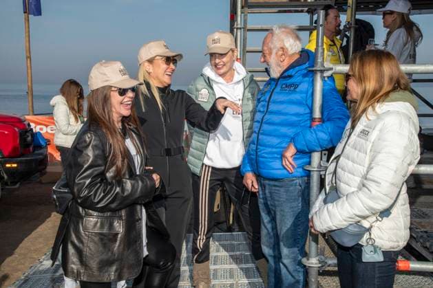 abb Simone Thomalla, Janine Kunze, Sanna Englund, Dieter Hallervorden und Christiane Zander Teilnehmer am Strand bei 10.Jahre Baltic Lights 2026 Promi Charity Schlittenhunderennen zu Gunsten der Welthungerhilfe an der Ostsee zwischen der Seebruecke Ahlbeck und der Seebruecke Heringsdorf ,Samstag 07.03.2026 in Heringsdorf MV Deutschland