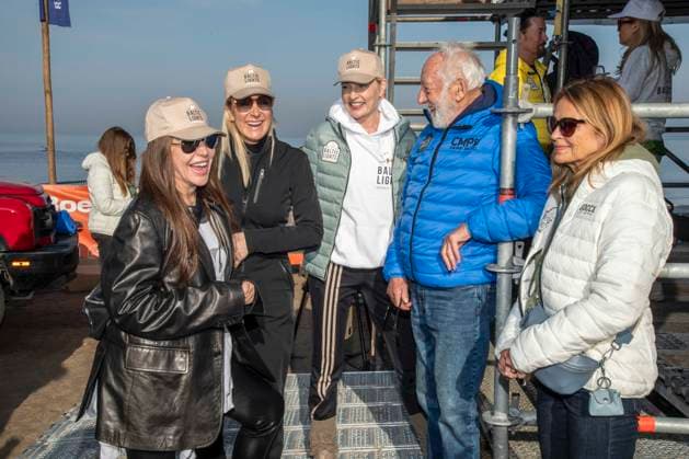 abb Simone Thomalla, Janine Kunze, Sanna Englund, Dieter Hallervorden und Christiane Zander Teilnehmer am Strand bei 10.Jahre Baltic Lights 2026 Promi Charity Schlittenhunderennen zu Gunsten der Welthungerhilfe an der Ostsee zwischen der Seebruecke Ahlbeck und der Seebruecke Heringsdorf ,Samstag 07.03.2026 in Heringsdorf MV Deutschland