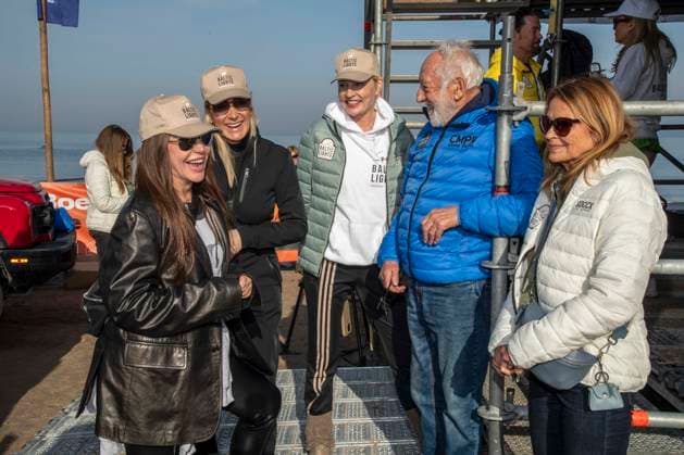 abb Simone Thomalla, Janine Kunze, Sanna Englund, Dieter Hallervorden und Christiane Zander Teilnehmer am Strand bei 10.Jahre Baltic Lights 2026 Promi Charity Schlittenhunderennen zu Gunsten der Welthungerhilfe an der Ostsee zwischen der Seebruecke Ahlbeck und der Seebruecke Heringsdorf ,Samstag 07.03.2026 in Heringsdorf MV Deutschland