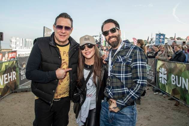 abb Sascha Vollmer, Simone Thomalla und Alec Voelkel Teilnehmer am Strand bei 10.Jahre Baltic Lights 2026 Promi Charity Schlittenhunderennen zu Gunsten der Welthungerhilfe an der Ostsee zwischen der Seebruecke Ahlbeck und der Seebruecke Heringsdorf ,Samstag 07.03.2026 in Heringsdorf MV Deutschland