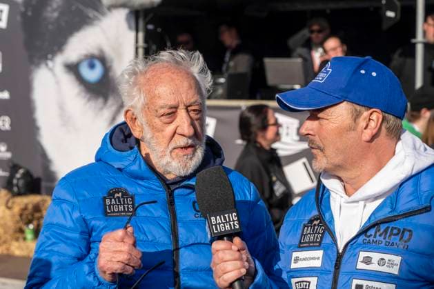 abb Dieter Hallervorden mit Till Demtoeder Teilnehmer am Strand bei 10.Jahre Baltic Lights 2026 Promi Charity Schlittenhunderennen zu Gunsten der Welthungerhilfe an der Ostsee zwischen der Seebruecke Ahlbeck und der Seebruecke Heringsdorf ,Samstag 07.03.2026 in Heringsdorf MV Deutschland