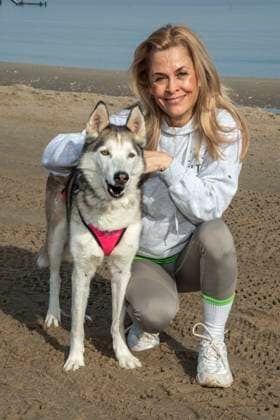abb Tanja Lanaeus Teilnehmerin mit Hund am Strand bei 10.Jahre Baltic Lights 2026 Promi Charity Schlittenhunderennen zu Gunsten der Welthungerhilfe an der Ostsee zwischen der Seebruecke Ahlbeck und der Seebruecke Heringsdorf ,Samstag 07.03.2026 in Heringsdorf MV Deutschland