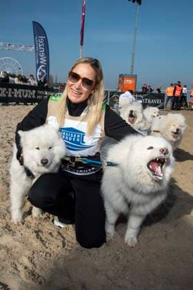abb Janine Kunze Teilnehmerin mit Hund am Strand bei 10.Jahre Baltic Lights 2026 Promi Charity Schlittenhunderennen zu Gunsten der Welthungerhilfe an der Ostsee zwischen der Seebruecke Ahlbeck und der Seebruecke Heringsdorf ,Samstag 07.03.2026 in Heringsdorf MV Deutschland