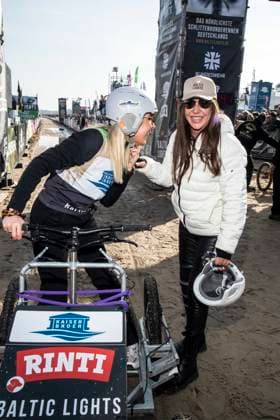 abb Janine Kunze und Simone Thomalla Teilnehmerinen am Strand bei 10.Jahre Baltic Lights 2026 Promi Charity Schlittenhunderennen zu Gunsten der Welthungerhilfe an der Ostsee zwischen der Seebruecke Ahlbeck und der Seebruecke Heringsdorf ,Samstag 07.03.2026 in Heringsdorf MV Deutschland