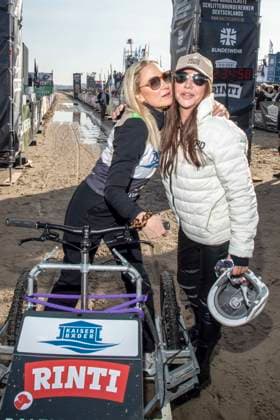 abb Janine Kunze und Simone Thomalla Teilnehmerinen am Strand bei 10.Jahre Baltic Lights 2026 Promi Charity Schlittenhunderennen zu Gunsten der Welthungerhilfe an der Ostsee zwischen der Seebruecke Ahlbeck und der Seebruecke Heringsdorf ,Samstag 07.03.2026 in Heringsdorf MV Deutschland