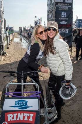 abb Janine Kunze und Simone Thomalla Teilnehmerinen am Strand bei 10.Jahre Baltic Lights 2026 Promi Charity Schlittenhunderennen zu Gunsten der Welthungerhilfe an der Ostsee zwischen der Seebruecke Ahlbeck und der Seebruecke Heringsdorf ,Samstag 07.03.2026 in Heringsdorf MV Deutschland