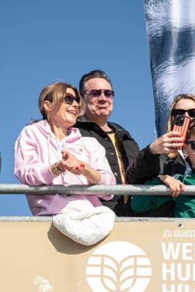 abb Jennifer Vollmer und Sascha Vollmer Zuschauer am Strand bei 10.Jahre Baltic Lights 2026 Promi Charity Schlittenhunderennen zu Gunsten der Welthungerhilfe an der Ostsee zwischen der Seebruecke Ahlbeck und der Seebruecke Heringsdorf ,Samstag 07.03.2026 in Heringsdorf MV Deutschland