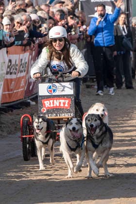 abb Simone Thomalla Teilnehmerin mit Hunden am Strand bei 10.Jahre Baltic Lights 2026 Promi Charity Schlittenhunderennen zu Gunsten der Welthungerhilfe an der Ostsee zwischen der Seebruecke Ahlbeck und der Seebruecke Heringsdorf ,Samstag 07.03.2026 in Heringsdorf MV Deutschland