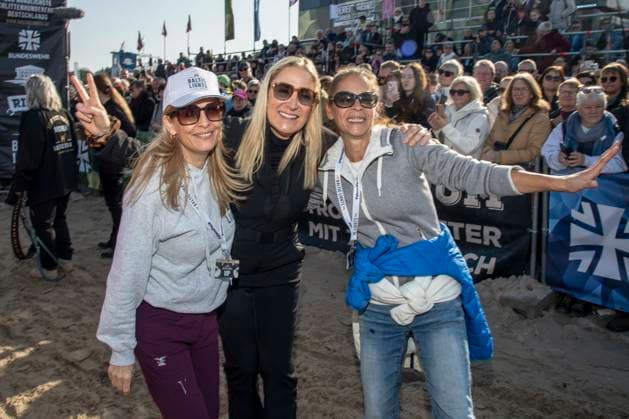 abb Tanja Lanaeus, Janine Kunze und Katja Woywood Teilnehmerinnen am Strand bei 10.Jahre Baltic Lights 2026 Promi Charity Schlittenhunderennen zu Gunsten der Welthungerhilfe an der Ostsee zwischen der Seebruecke Ahlbeck und der Seebruecke Heringsdorf ,Samstag 07.03.2026 in Heringsdorf MV Deutschland