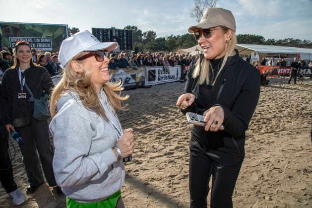 abb Tanja Lanaeus und Janine Kunze Teilnehmerinnen am Strand bei 10.Jahre Baltic Lights 2026 Promi Charity Schlittenhunderennen zu Gunsten der Welthungerhilfe an der Ostsee zwischen der Seebruecke Ahlbeck und der Seebruecke Heringsdorf ,Samstag 07.03.2026 in Heringsdorf MV Deutschland