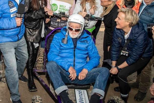 abb Till Demtroeder, Simone Thomalla, Nina Ensmann, Dieter Hallervorden, Tanja Lanäus, Janine Kunze, Seraphina Kalze, Sanna Englund und Till Backhaus Teilnehmer am Strand bei 10.Jahre Baltic Lights 2026 Promi Charity Schlittenhunderennen zu Gunsten der Welthungerhilfe an der Ostsee zwischen der Seebruecke Ahlbeck und der Seebruecke Heringsdorf ,Samstag 07.03.2026 in Heringsdorf MV Deutschland