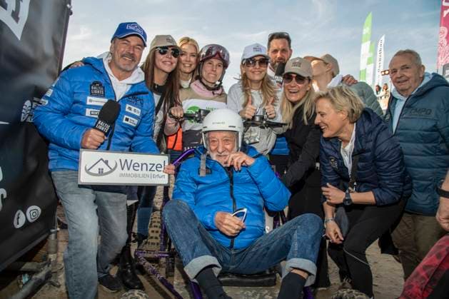 abb Till Demtroeder, Simone Thomalla, Nina Ensmann, Dieter Hallervorden, Tanja Lanäus, Janine Kunze, Seraphina Kalze, Sanna Englund und Till Backhaus Teilnehmer am Strand bei 10.Jahre Baltic Lights 2026 Promi Charity Schlittenhunderennen zu Gunsten der Welthungerhilfe an der Ostsee zwischen der Seebruecke Ahlbeck und der Seebruecke Heringsdorf ,Samstag 07.03.2026 in Heringsdorf MV Deutschland