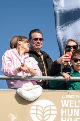 abb Jennifer Vollmer und Sascha Vollmer Zuschauer am Strand bei 10.Jahre Baltic Lights 2026 Promi Charity Schlittenhunderennen zu Gunsten der Welthungerhilfe an der Ostsee zwischen der Seebruecke Ahlbeck und der Seebruecke Heringsdorf ,Samstag 07.03.2026 in Heringsdorf MV Deutschland