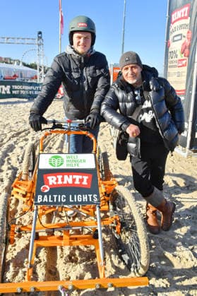 Maris Atalay und Vater Erdogan Atalay beim BALTIC LIGHTS-WARM UP 2026 Charity Schilttenhunderennen in Heringsdorf auf Usedom am 07.03.2026