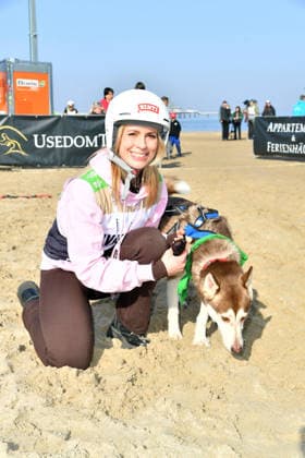Lara Dandelion Seibert beim BALTIC LIGHTS 2026 Charity Schilttenhunderennen in Heringsdorf auf Usedom am 07.03.2026