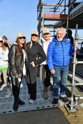 Simone Thomalla, Janine Kunze, Sanna Englund, Dieter Hallervorden beim BALTIC LIGHTS 2026 Charity Schilttenhunderennen in Heringsdorf auf Usedom am 07.03.2026