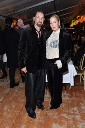 Janine Kunze mit Ehemann Dirk Budach beim BALTIC LIGHTS 2026 Charity Schilttenhunderennen in Heringsdorf auf Usedom am 07.03.2026