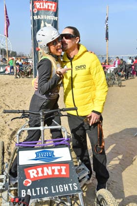 Janine Kunze mit Ehemann Dirk Budach beim BALTIC LIGHTS 2026 Charity Schilttenhunderennen in Heringsdorf auf Usedom am 07.03.2026