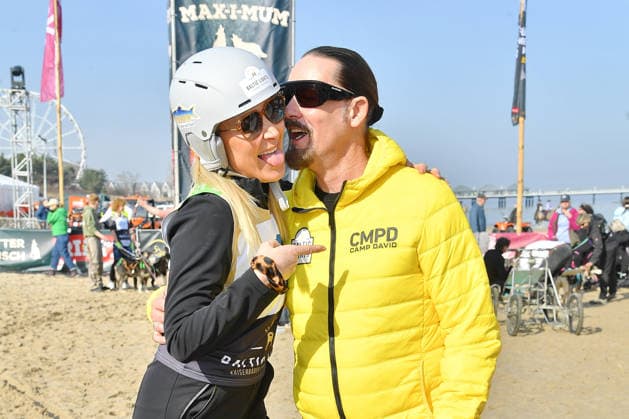 Janine Kunze mit Ehemann Dirk Budach beim BALTIC LIGHTS 2026 Charity Schilttenhunderennen in Heringsdorf auf Usedom am 07.03.2026