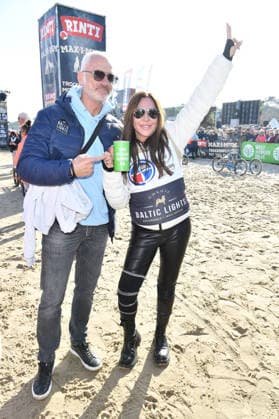 Simone Thomalla mit Partner Rene Marchand beim BALTIC LIGHTS 2026 Charity Schilttenhunderennen in Heringsdorf auf Usedom am 07.03.2026
