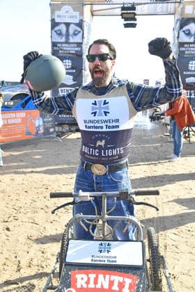 Alec Voelkel beim BALTIC LIGHTS 2026 Charity Schilttenhunderennen in Heringsdorf auf Usedom am 07.03.2026