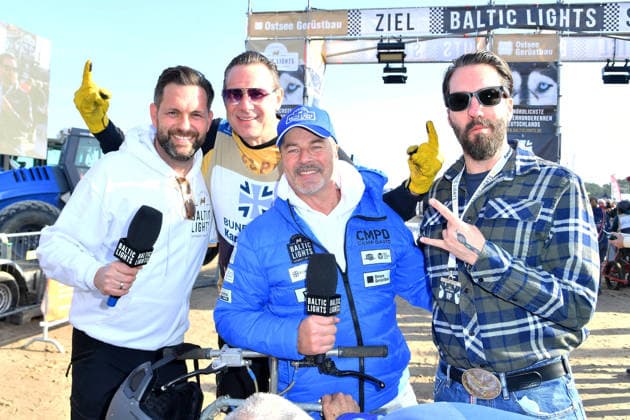 Matthias Killing, Sascha Vollmer, Till Demtroeder und Alec Voelkel beim BALTIC LIGHTS 2026 Charity Schilttenhunderennen in Heringsdorf auf Usedom am 07.03.2026