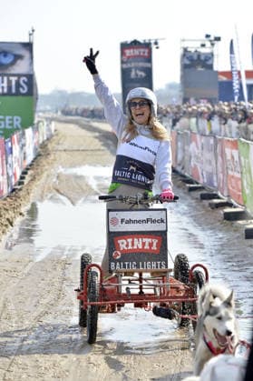Tanja Lanäus beim BALTIC LIGHTS 2026 Charity Schilttenhunderennen in Heringsdorf auf Usedom am 07.03.2026