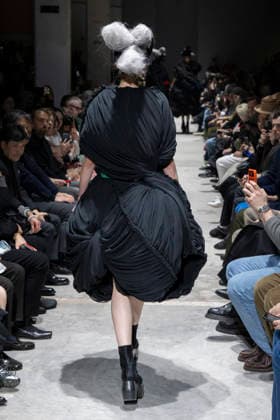 Comme des garcons Womenswear Collection Fall Winter 2026 2027 show as part of Paris Fashion Week PFW , in Paris, France, on March 07, 2026 Bestimage Runway during the Comme des garcons Womenswear Fall Winter 2026 2027 show as part of Paris Fashion Week on March 07, 2026 in Paris, France Paris France  Copyright: xAgencex xBestimagexAgencex xBestimagex