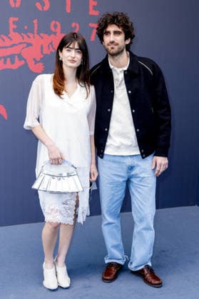 Marguerite Dedeyan Star Academy et son frère Baptiste Dedeyan au photocall du défilé Lacoste Collection Femme Prêt à Porter Automne Hiver 2026 2027 lors de la Fashion Week de Paris PFW à Roland Garros, à Paris, France, le 8 mars 2026 Olivier Borde Bestimage Photocall at the Lacoste Womenswear Fall Winter 2026 2027 show as part of Paris Fashion Week on March 08, 2026 in Paris, France Paris France  Copyright: xOLIVIERxBORDEx xBESTIMAGExOLIVIERxBORDEx xBESTIMAGEx