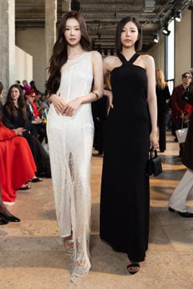 Lee Si an et Kim Go eun au Front Row du défilé Akris Collection Femme Prêt à Porter Automne Hiver 2026 2027 lors de la Fashion Week de Paris PFW au palais de Tokyo, à Paris, France, le 8 mars 2026 Julien Sarkissian Bestimage Front Row at the Akris Womenswear Fall Winter 2026 2027 show as part of Paris Fashion Week on March 08, 2026 in Paris, France  Copyright: xJulienxSarkissianx xBestimagexJulienxSarkissianx xBestimagex