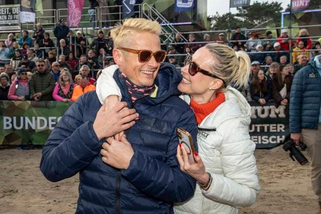 abb Franziska Hippe und Roman Knizka beim Sonntags Spaziergang am Strand an der Ostsee, bei 10.Jahre Baltic Lights 2026 Promi Charity Schlittenhunderennen zu Gunsten der Welthungerhilfe an der Ostsee zwischen der Seebruecke Ahlbeck und der Seebruecke Heringsdorf ,Samstag 07.03.2026 in Heringsdorf MV Deutschland